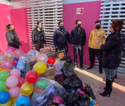 Alumnos de la Universidad de Guanajuato Campus Celaya-Salvatierra donan juguetes, ropa y cobijas al Sistema DIF