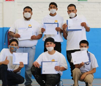Reciben internos de un centro de rehabilitación en León certificados de educación básica