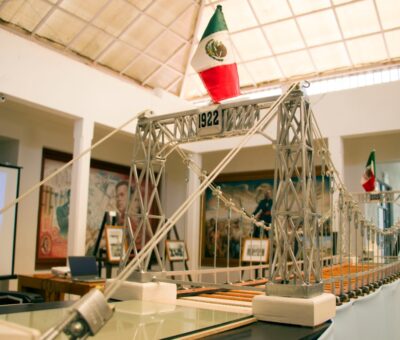 Inauguran exposición de puente colgante a escala en Cortazar