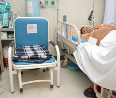 Damas Voluntarias del Hospital General de Celaya entregas 110 sillas cama para familiares de pacientes.