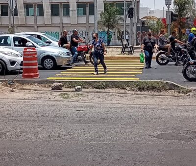Colocan semáforo peatonal en entrada al Hospital General