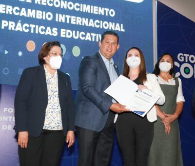 Reconoce Gobernador Mentefactura docente en Guanajuato