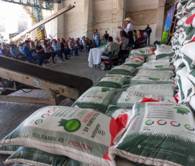 Apoya SDAyR con fertilizantes a agricultores de Jaral