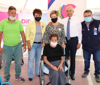 DIF Celaya realiza entrega de sillas de ruedas a pacientes y sus familias