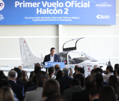 Inicia el vuelo del Halcón II, avión hecho en Guanajuato