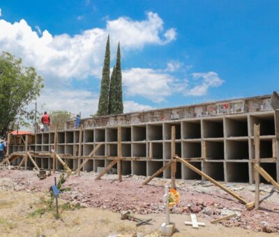 Tiene avance del 40 % construcción de gavetas en panteón de Cortazar
