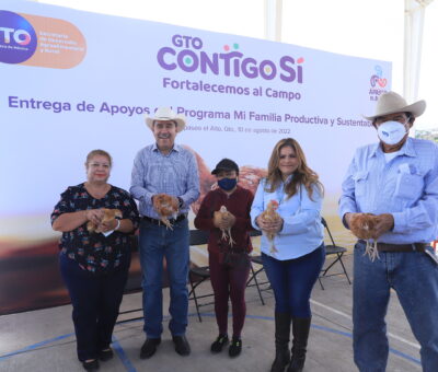 Entregan SDAyR y Municipio apoyos productivos en Apaseo el Alto