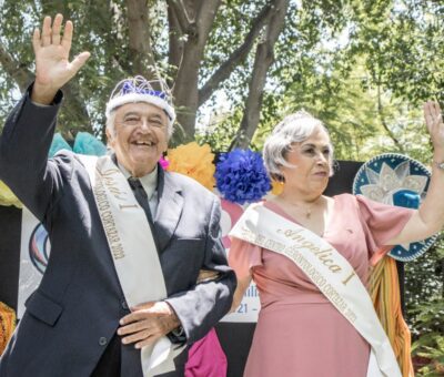 Celebran a abuelitos con más de 100 años en festejo del adulto mayor