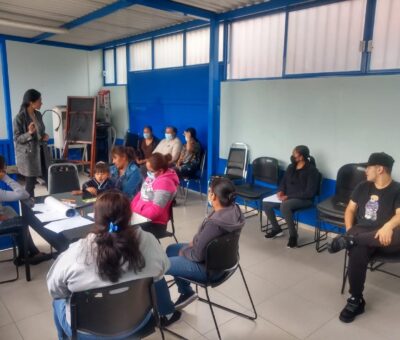 En las comunidades de Moroleón se imparten sesiones informativas de “Crianza Cariñosa y Sensible”