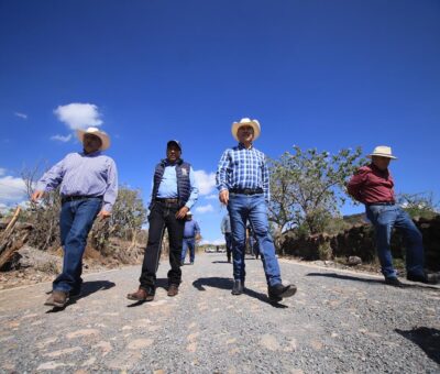 Arrancan SDAyR y Municipio construcción de caminos rurales en Purísima del Rincón