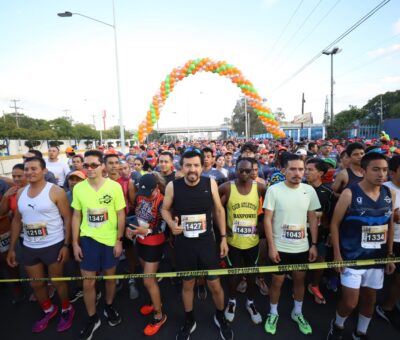 Corren unidos por la alimentación en el Medio Maratón Bachoco