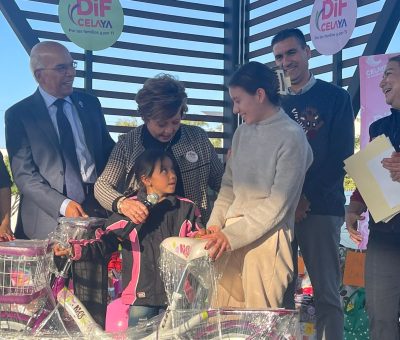 DIF Celaya lleva un regalo de navidad a niñas y niños del municipio