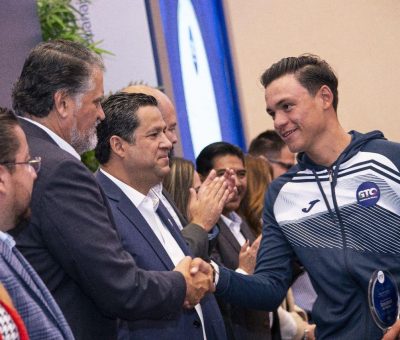 Reciben deportistas guanajuatenses reconocimiento “Grandeza de México”