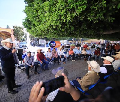 Entregan SDAyR y Municipio equipos ganaderos y siembran peces en El Cubo