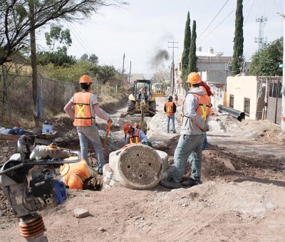 Pavimentan e iluminan calle Rosa en la zona sur