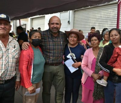 El alcalde Carlos García Villaseñor entregó una calle pavimentada en Colonias Nuevo México.