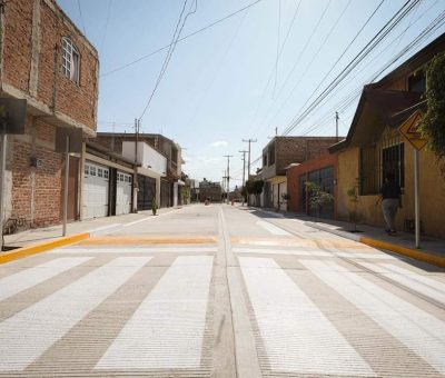 Entregan pavimentación en Calle del Monte