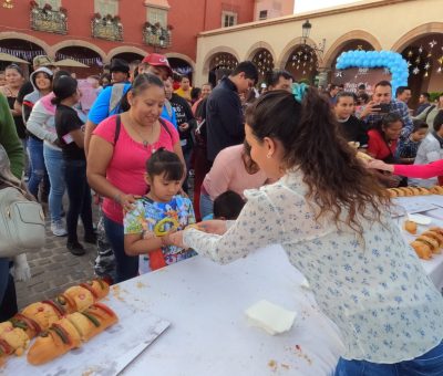 Disfrutan de la tradicional Rosa de Reyes