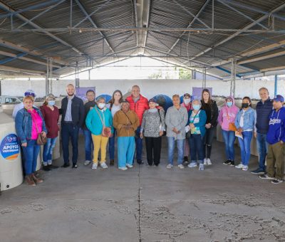 Entregan tinacos a través del programa de apoyos universales