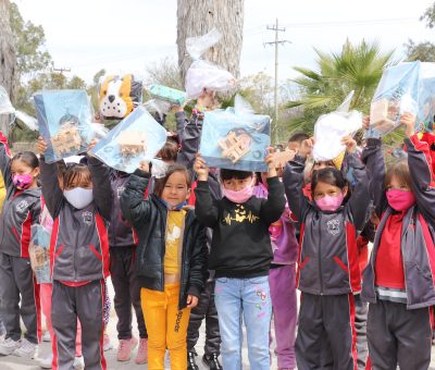 Lleva Blanca Preciado 200 Juguetes para Niños en Comunidades de Manuel Doblado