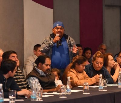 Dialogan autoridades con transportistas y comerciantes