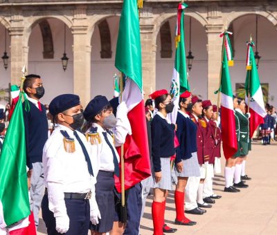 Abanderan escoltas para conmemorar Día de la Bandera