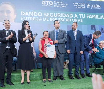 Dan certeza jurídica a más familias leonesas con la entrega de 500 escrituras