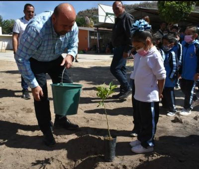 Dignifican escuela primaria en Chichimequillas 