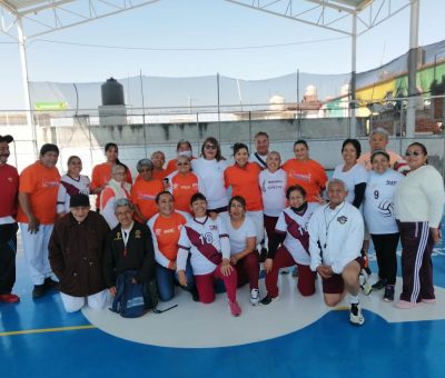 Promueven deporte entre adultos mayores con el cachibol