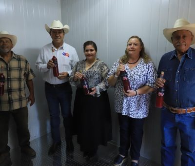 Entrega SDAyR cámara frigorífica a productores de granada de Apaseo el Alto