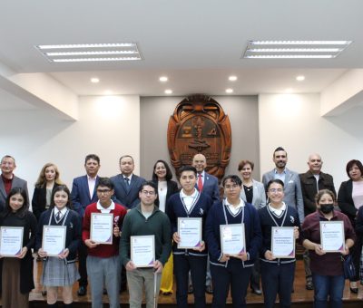 Reconocen a estudiantes celayenses destacados