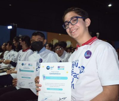 Alcalde premia a niños de Futuro+Brillante 