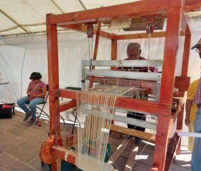 Exponen 60 artesanos sus productos en Apaseo el Alto