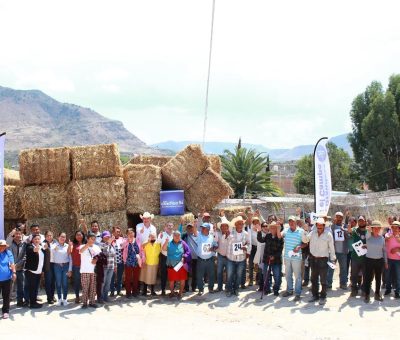 Apoya SDAyR a ganaderos con pacas y alimento para sus animales