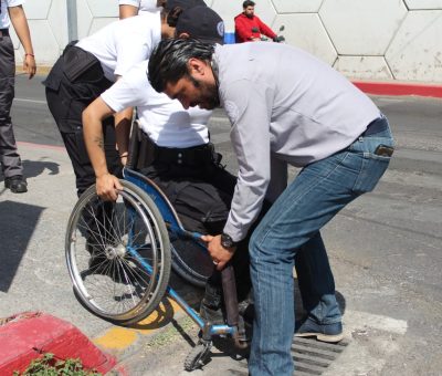 Realizan recorrido de sensibilización en silla de ruedas y con ojos vedados