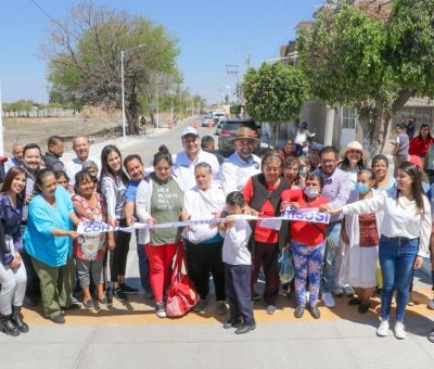 Alcalde Ariel Corona y Jesús Oviedo entregan calles en Cortazar