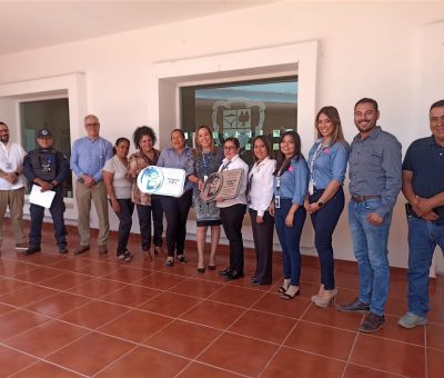 Recibe Pueblo Nuevo Insignia Planet Youth para dos instituciones educativas