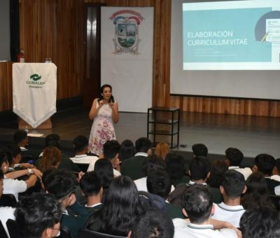 Capacitan a alumnos de Conalep para su entrada al mundo laboral