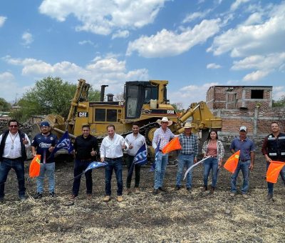 Arrancan construcción de ocho bordos en Santiago Maravatío