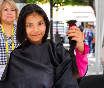 Mujeres como forenses donaron sus trenzas para crear pelucas oncológicas