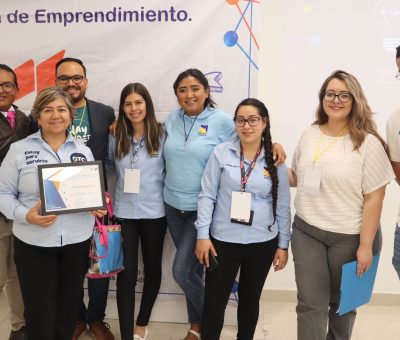 Participan más de 300 jóvenes en feria de emprendimiento