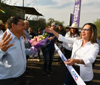 Mejoran caminos de acceso a comunidades