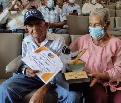 Dedica Miguel Armenta 70 de sus 100 años a la apicultura