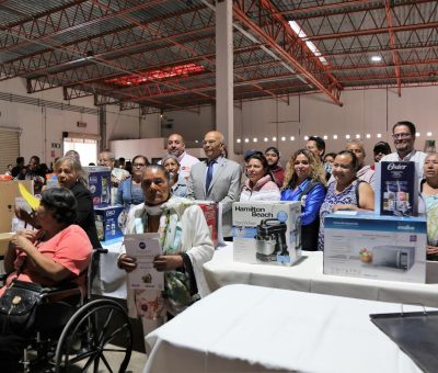 Comerciantes de la zona Laja-Bajío reciben equipamiento