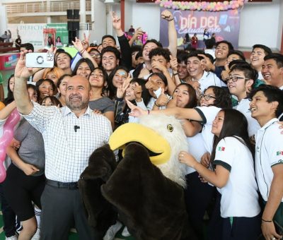 Celebra Municipio a estudiantes de Silao