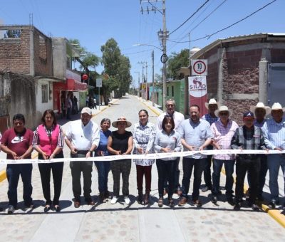 Rehabilitan acceso principal a comunidad de Medranos
