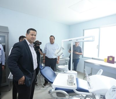 Entrega Diego Sinhue Unidad Médica en Valle de Los Castillos en León