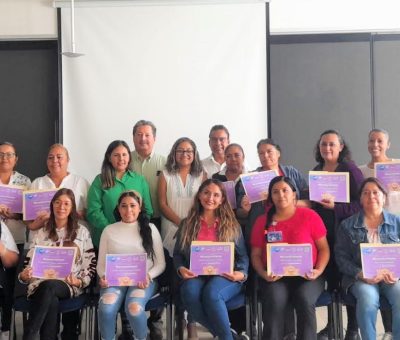 Reciben Crianza Positiva personal de salud en León