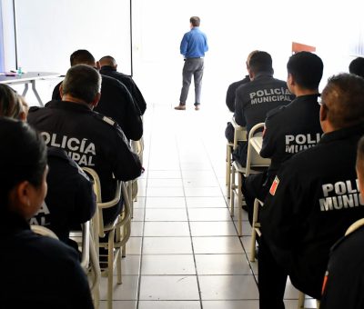 Capacitan a policías en perspectiva de género