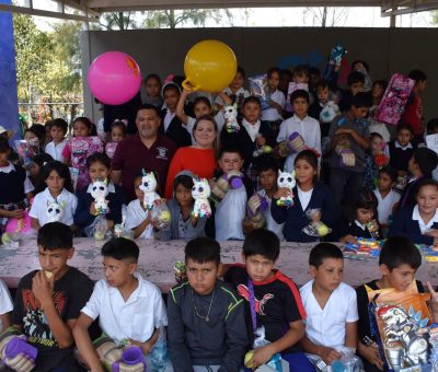 Gobierno Municipal y Club de Migrantes llevan sonrisas a niños abasolenses